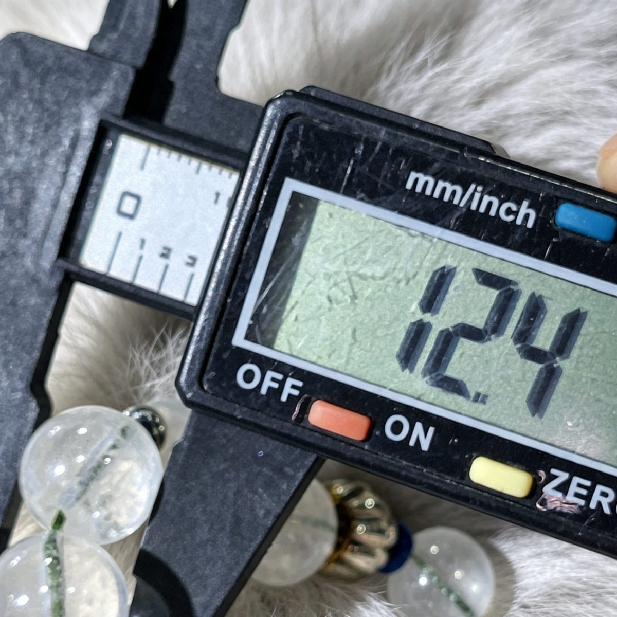 Tibetan Quartz 18 beads with Milky/Carbon inclusions and metal San Tong — photo 4
