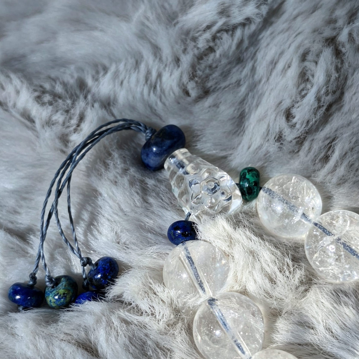 Tibetan Quartz 18 beads with Milky/Carbon inclusions and quartz San Tong — photo 2