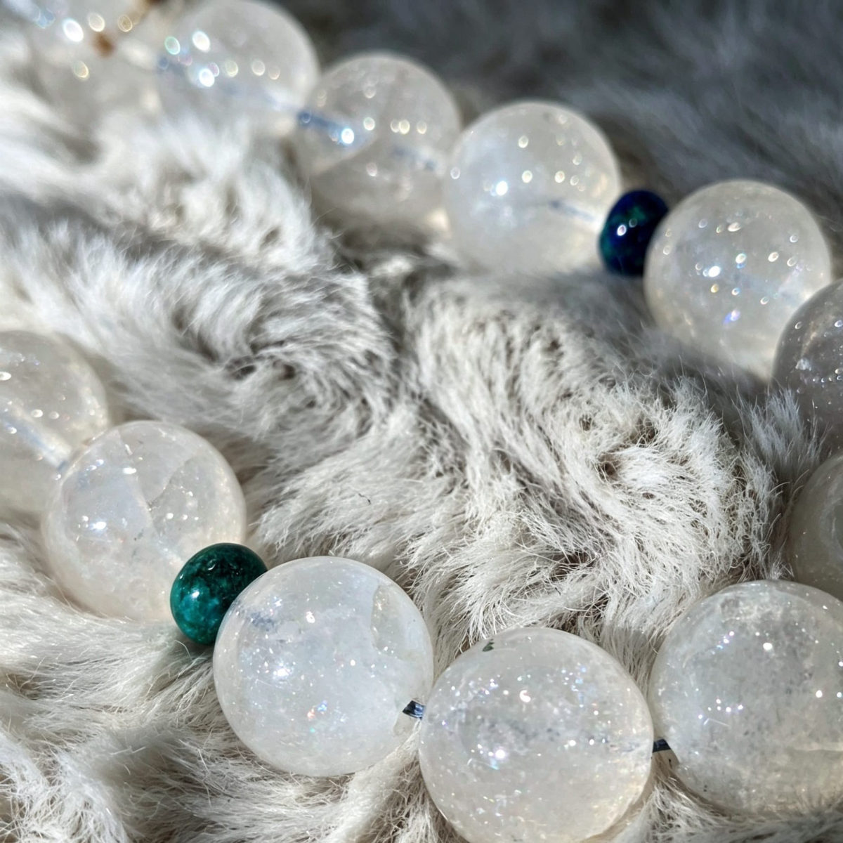 Tibetan Quartz 18 beads with Milky/Carbon inclusions and quartz San Tong — photo 3